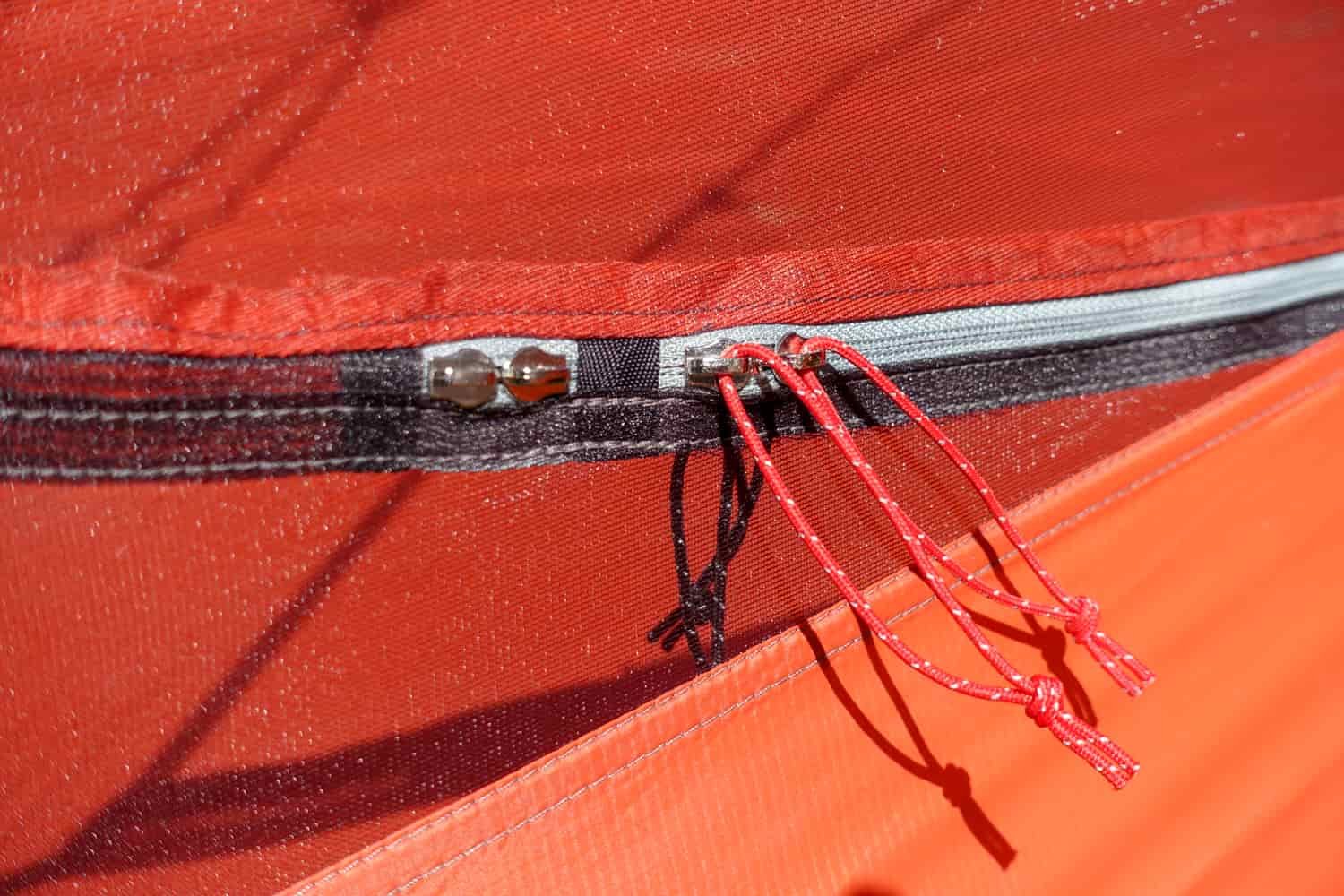 Close up of the spare zippers on the SlingFin Portal 2.