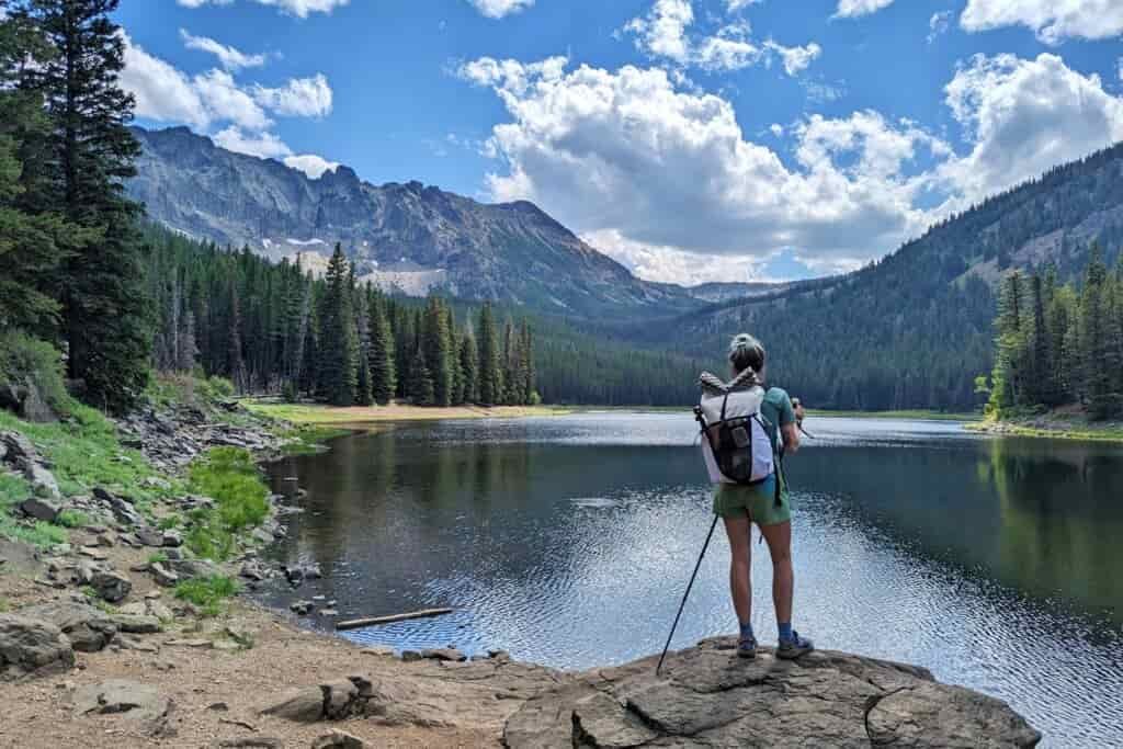 backpacker on the edge of Strawberry lake 