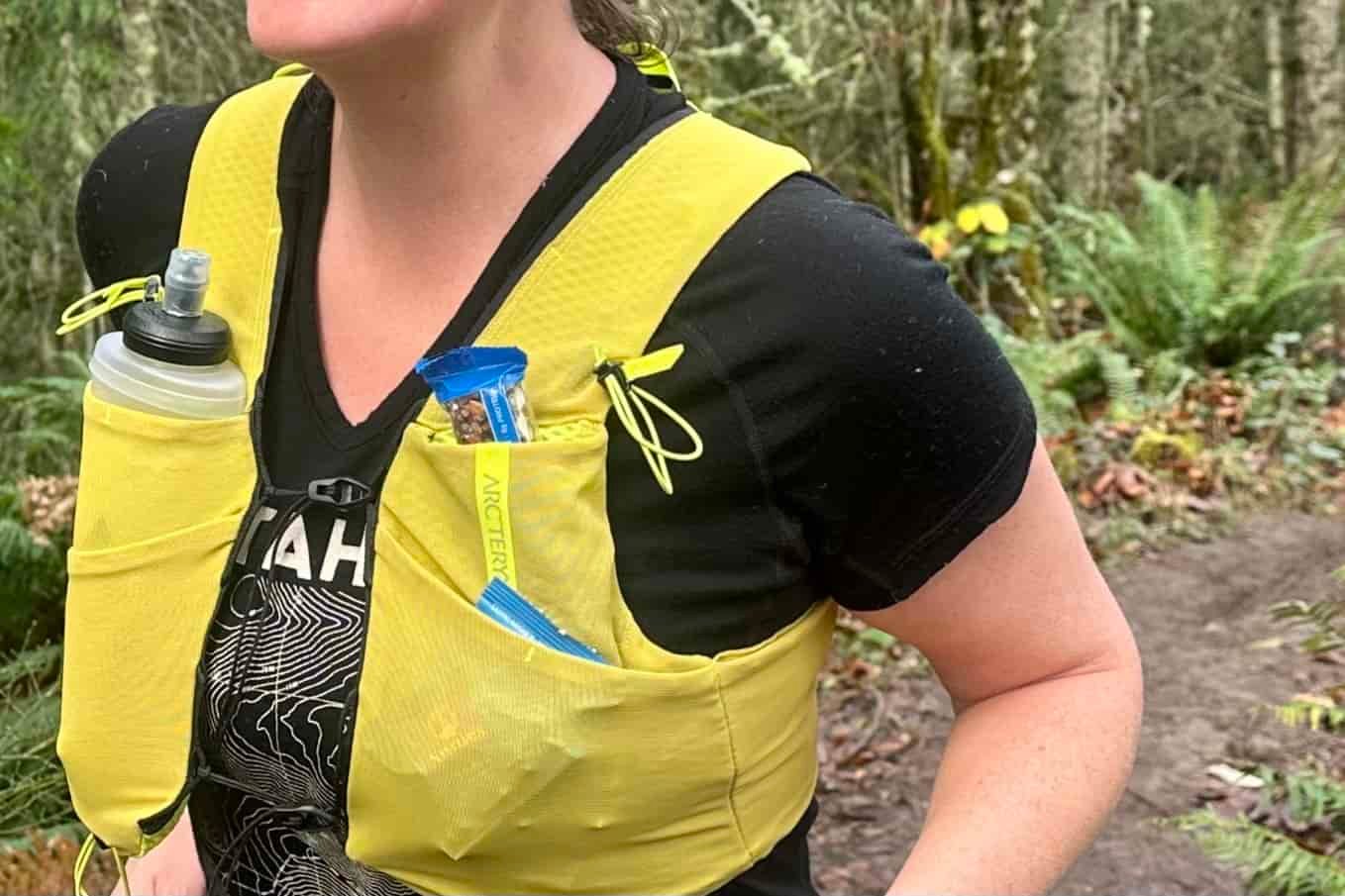 Close up of a runner wearing an Arc'teryx Norvan 7 Vest Women's Hydration Vest