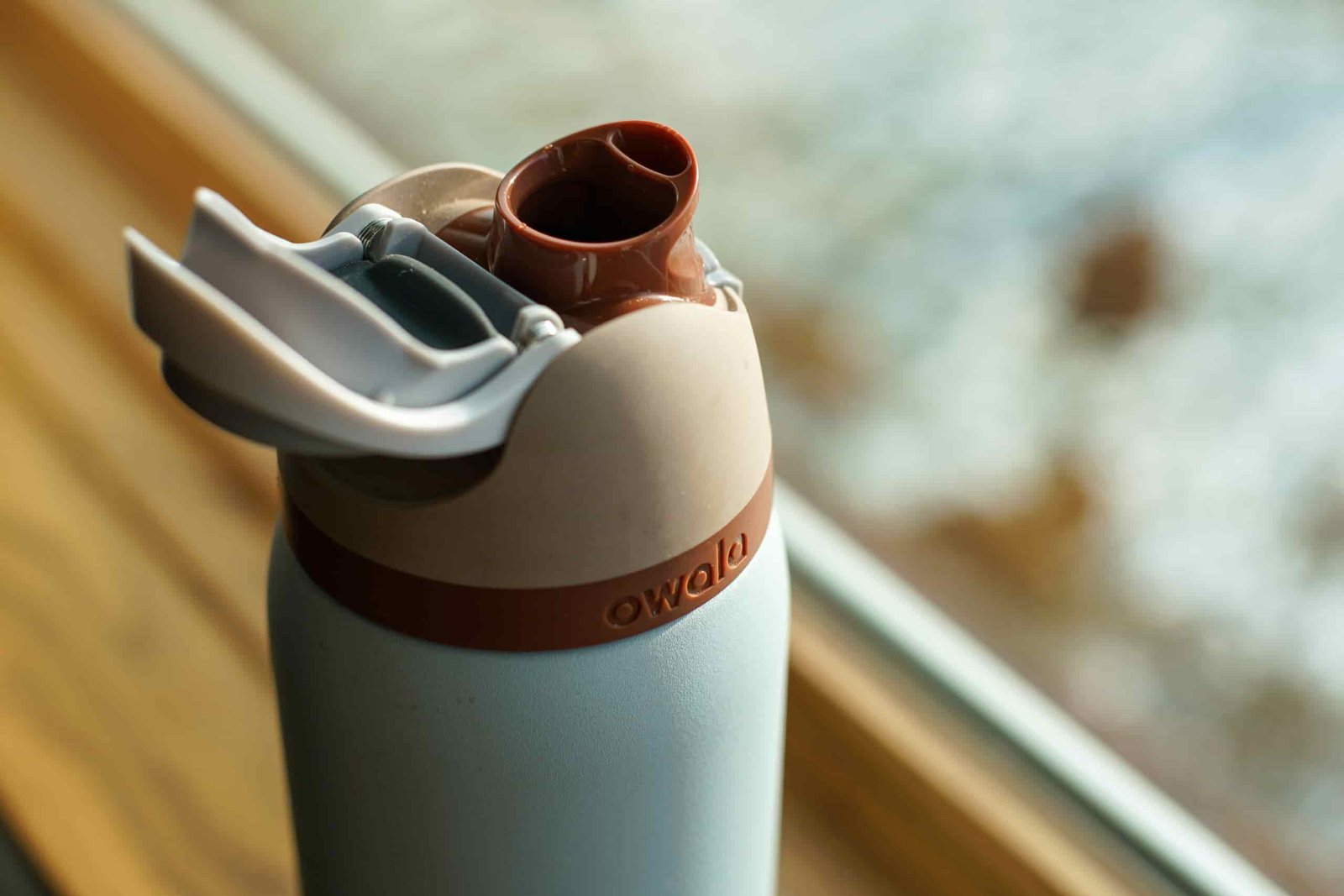 A close up of the Owala FreeSip Vacuum Insulated's spout.