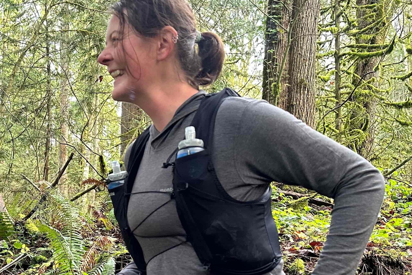 Runner wearing the Salomon ADV Skin 5 Unisex Running Vest