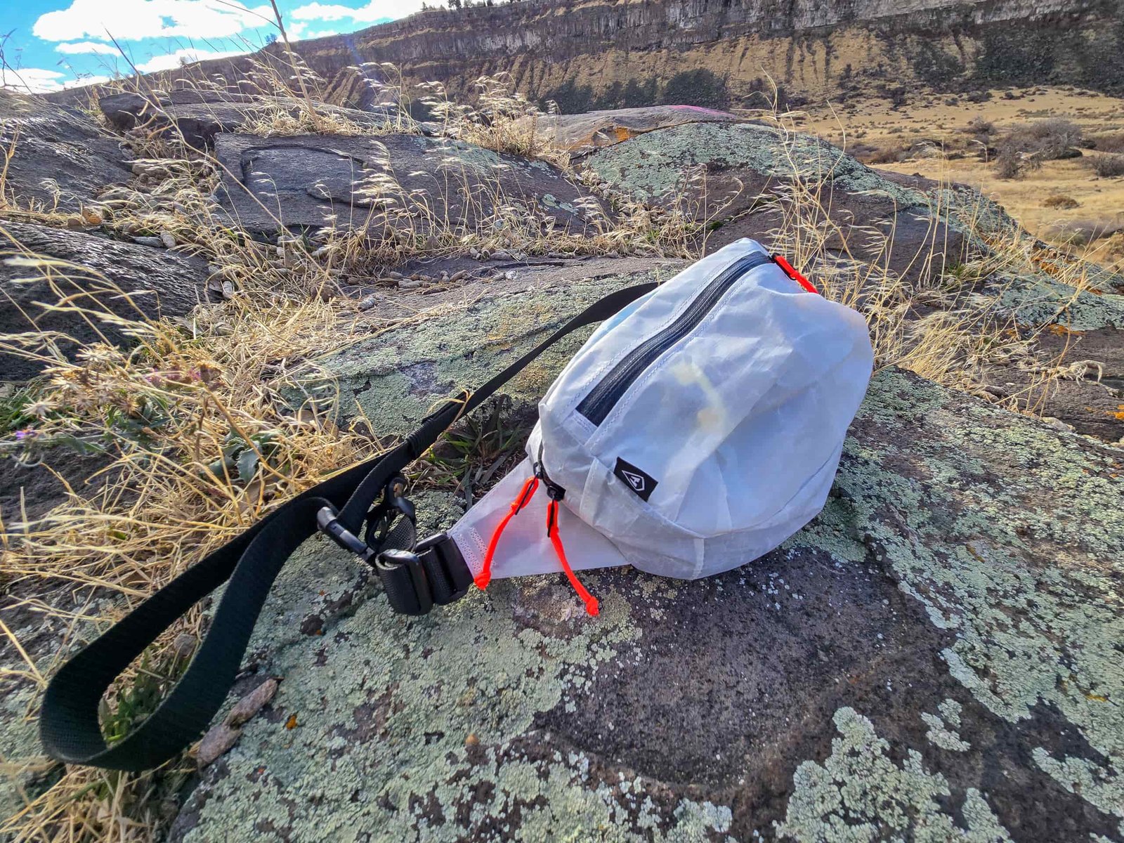 the versa fanny pack by hyperlite mountain gear resting on a rock