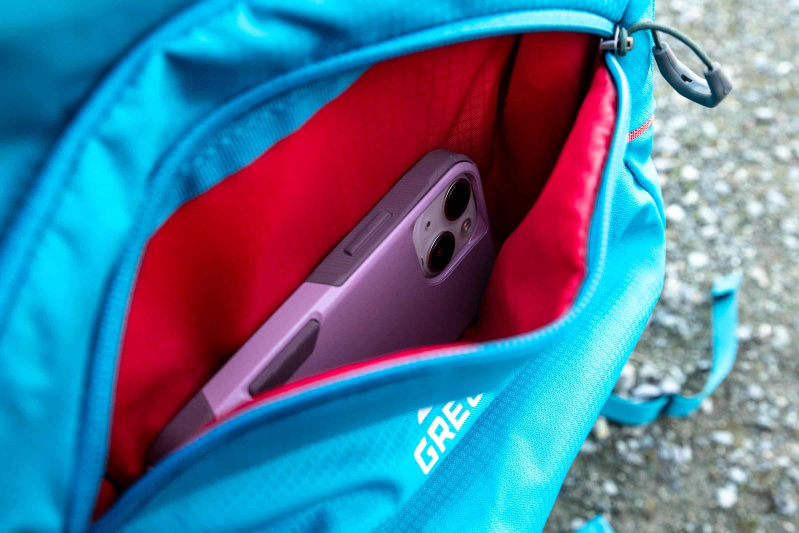 Details of Gregory Swift 16 H2O - the outer top pouch with a phone inside