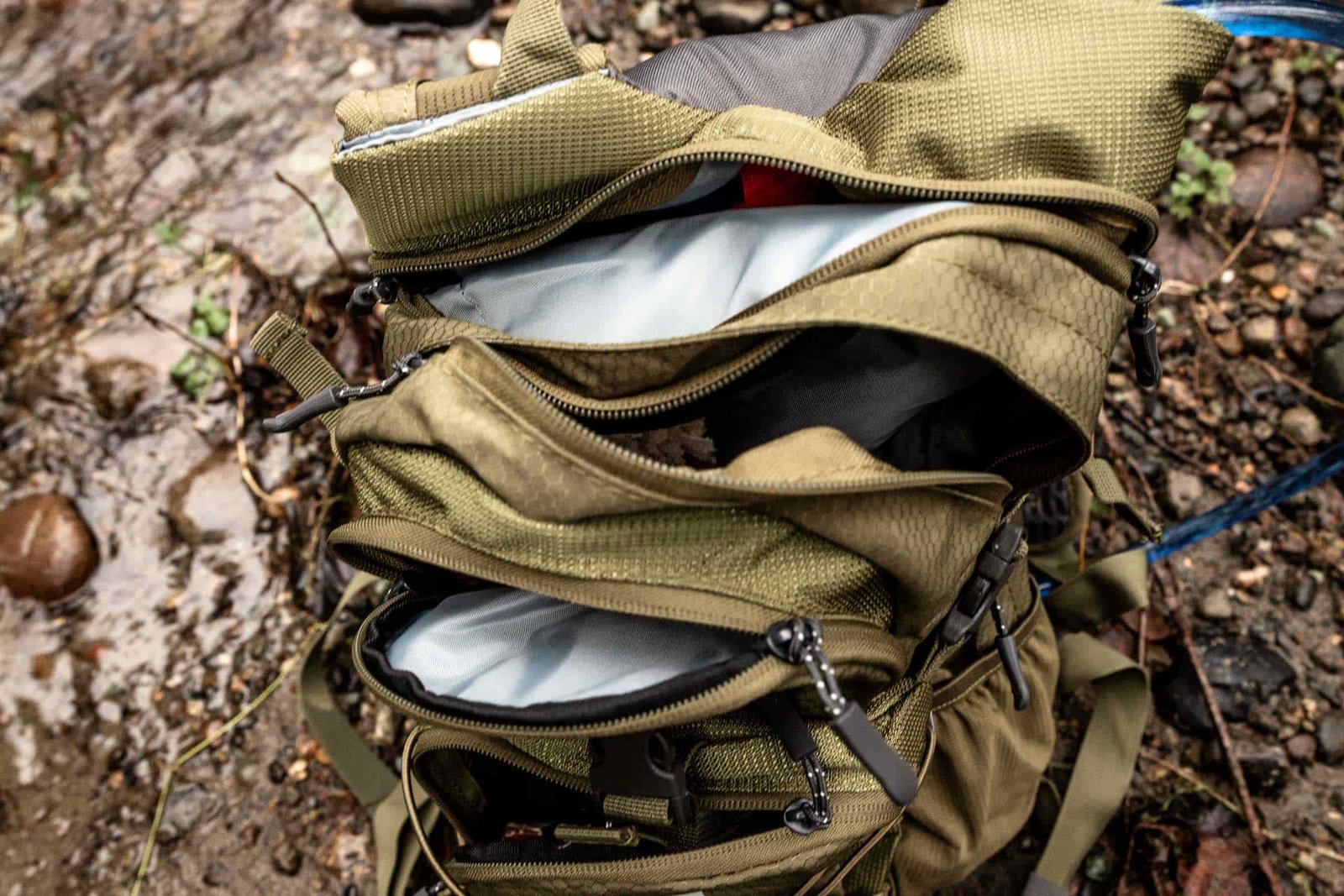 Details of TETON Sports Oasis 18L Hydration Pack - a top down view of the pack with zippers open to the compartments